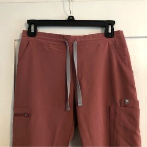 Mauve XS petite Yola FIGS scrubs pants